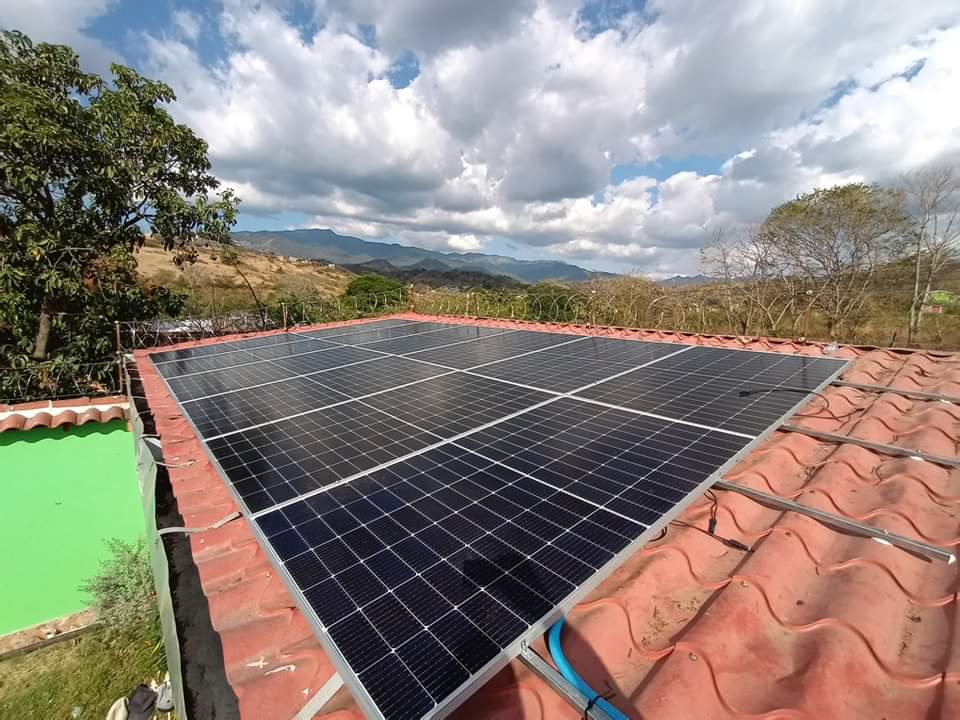 PLANTA SOLAR AISLADA EN SANTA ANA 